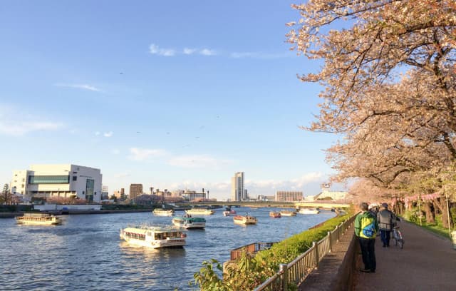 一日の休みを渡す隅田川