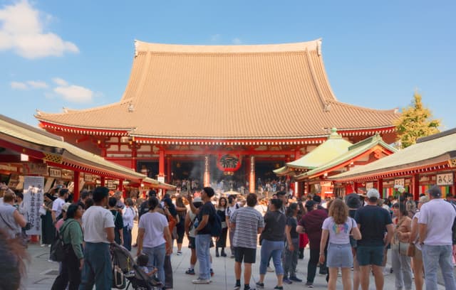 古い街に息づく賑わい、浅草寺・仲見世通り