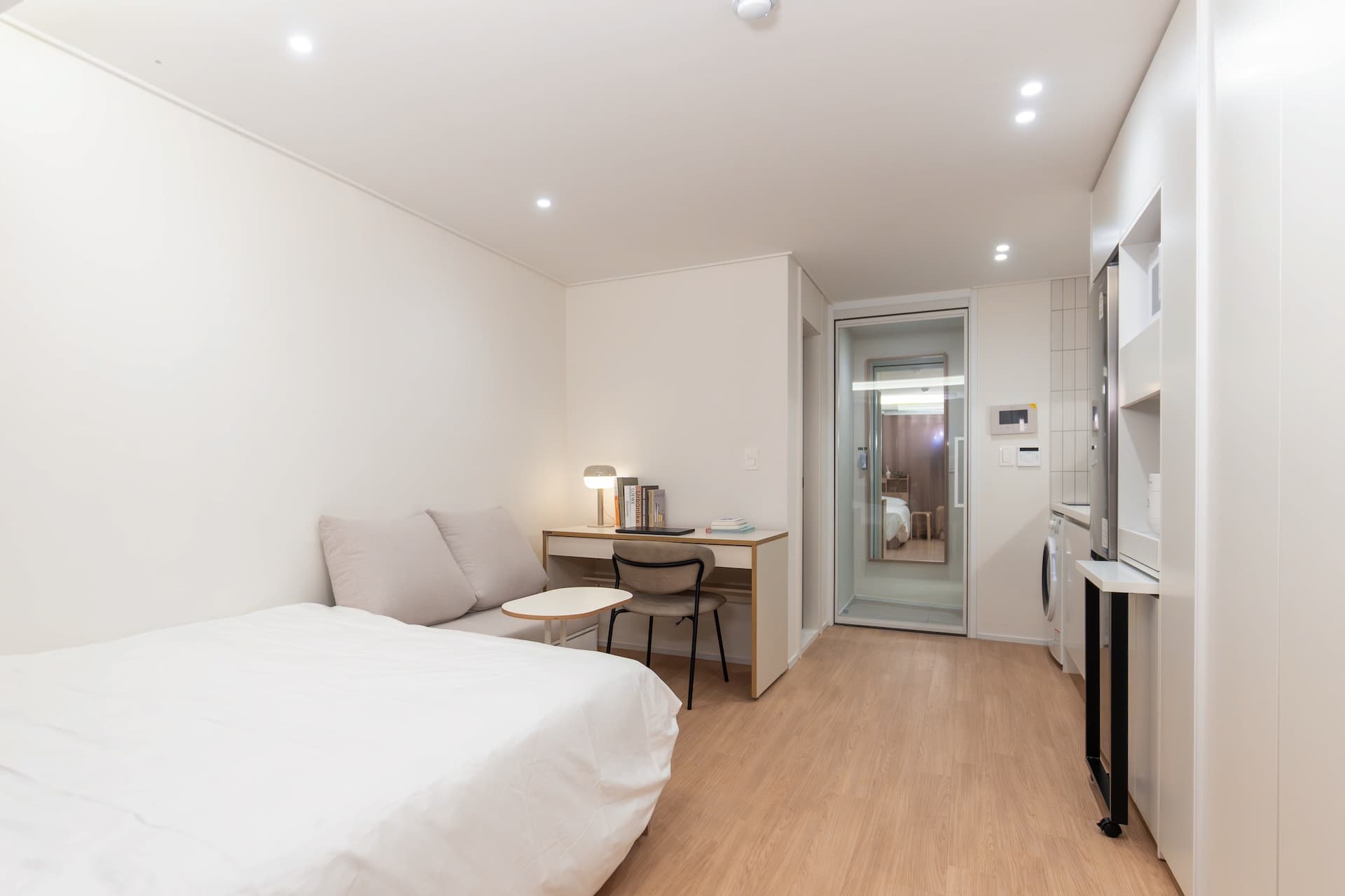 C Type Full-furnished