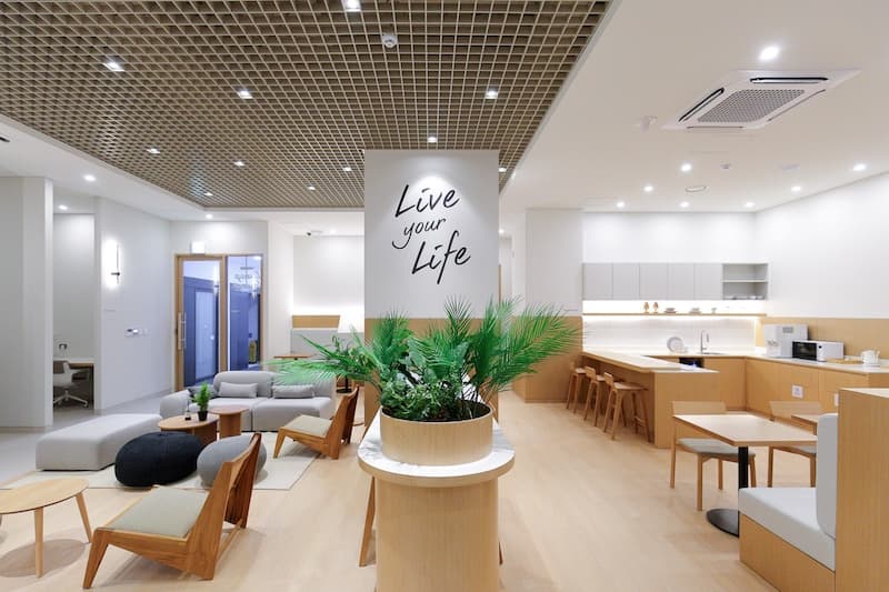 각자의 거실 Living Room